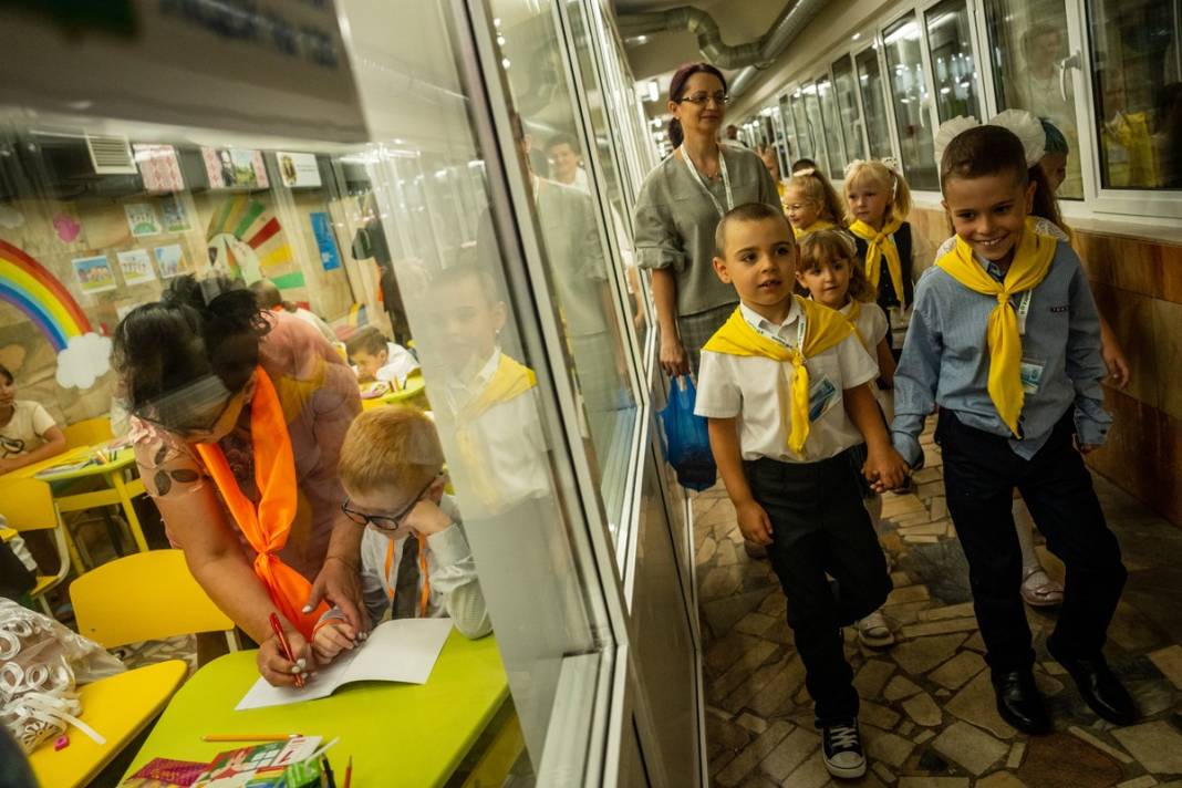 Füze saldırılarının gölgesinde yeni eğitim yılı: Ukrayna'da ilk ders zili metroda çaldı 26